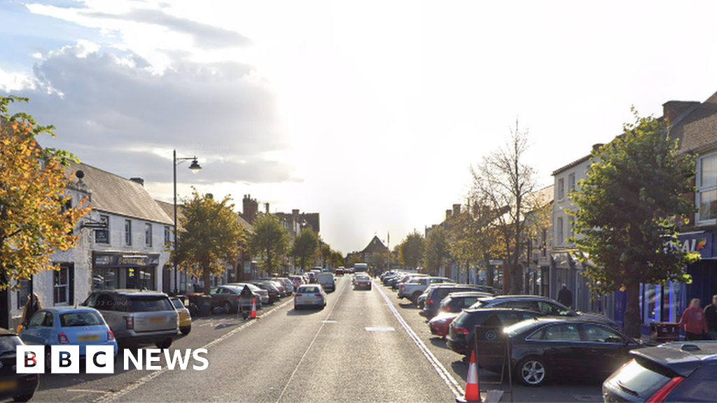 Royal Wootton Bassett High Street closed after lorry crash BBC News