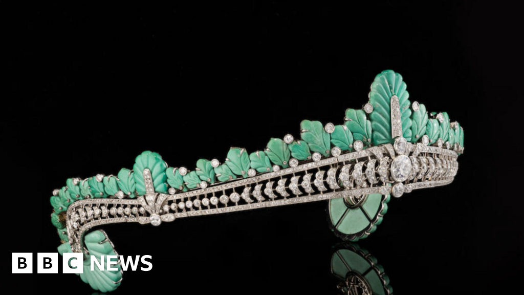 Rare diamond tiara fetches £889,400 at auction