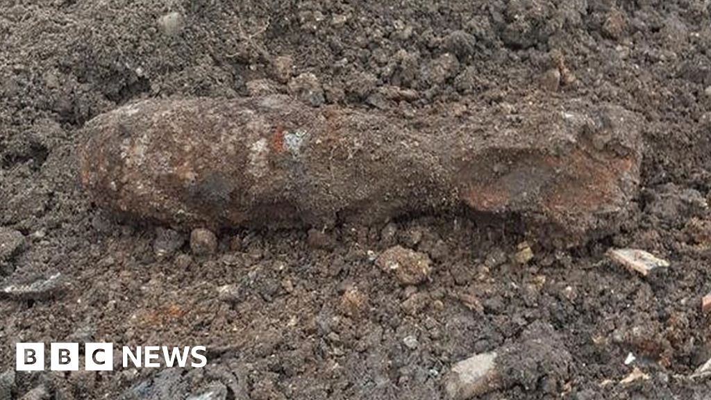 Experts detonate unexploded WW2 bomb in Ramsey - BBC News