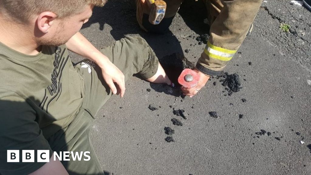 Man gets stuck in melted tarmac - BBC News