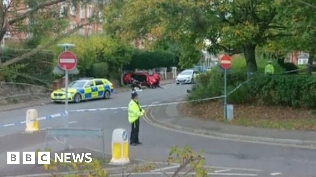 Taunton 'stolen' car crash kills driver during police pursuit BBC News