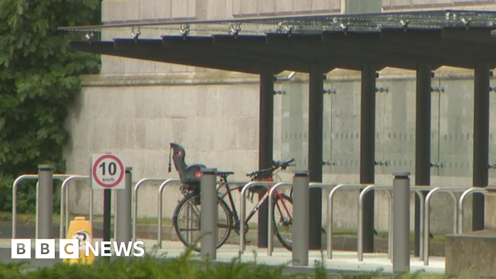 Simon Harris: €336k bike shed ‘inexplicable and inexcusable’