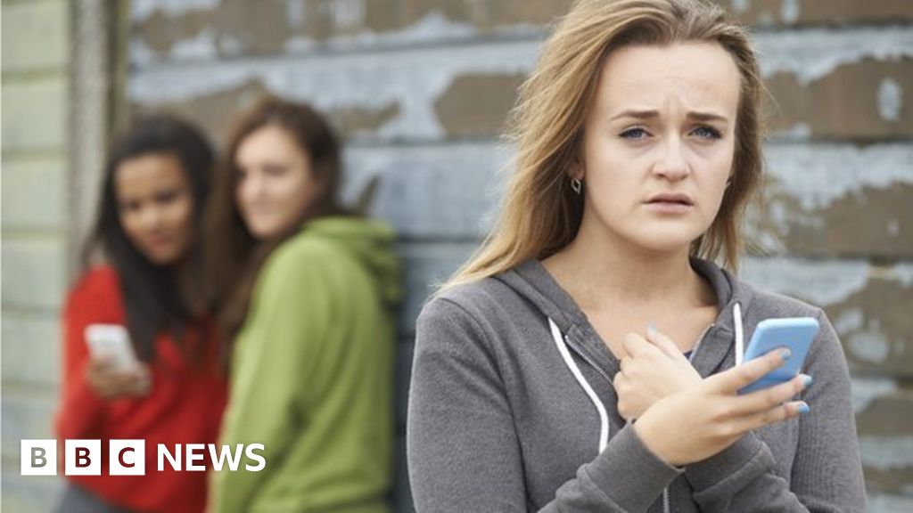 Twitter Updates Cyberbullying Restrictions Bbc News 7275