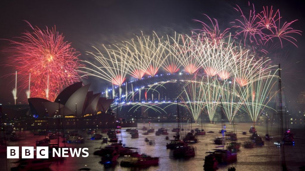 In Pictures New Year 2019 celebrations around the world BBC News