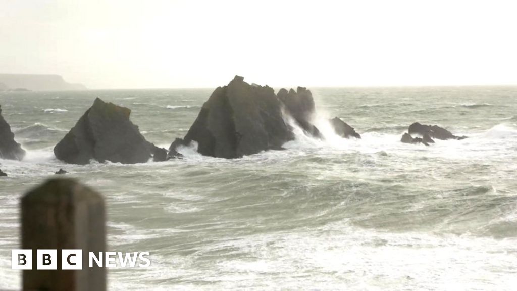 Storm Agnes: Cornwall and Devon homes without power amid strong winds 