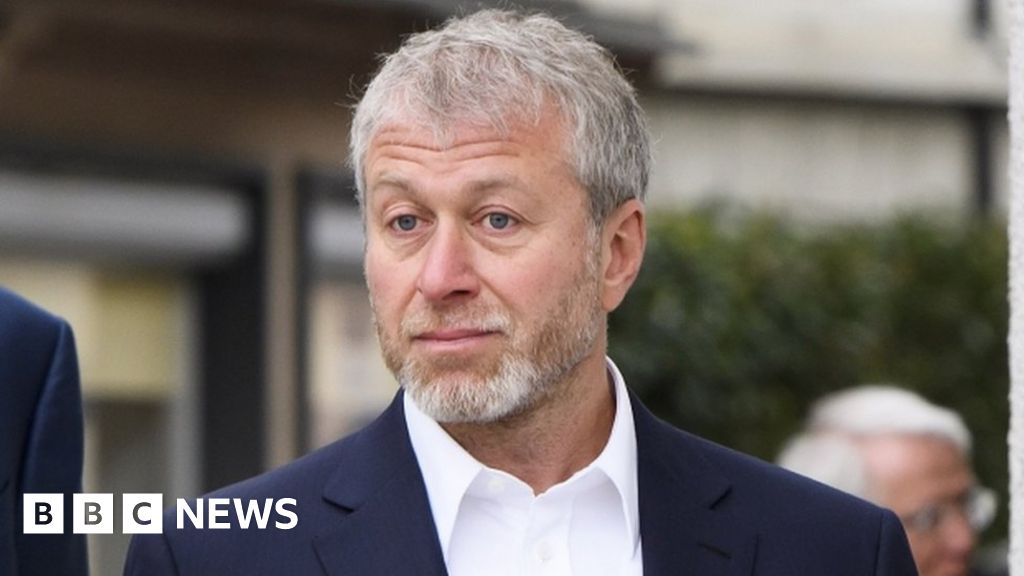 Chelsea FC owner Roman Abramovich wins apology over Putin claim