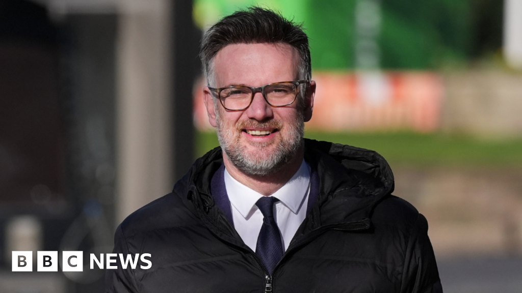TV auctioneer cleared of assaulting wife