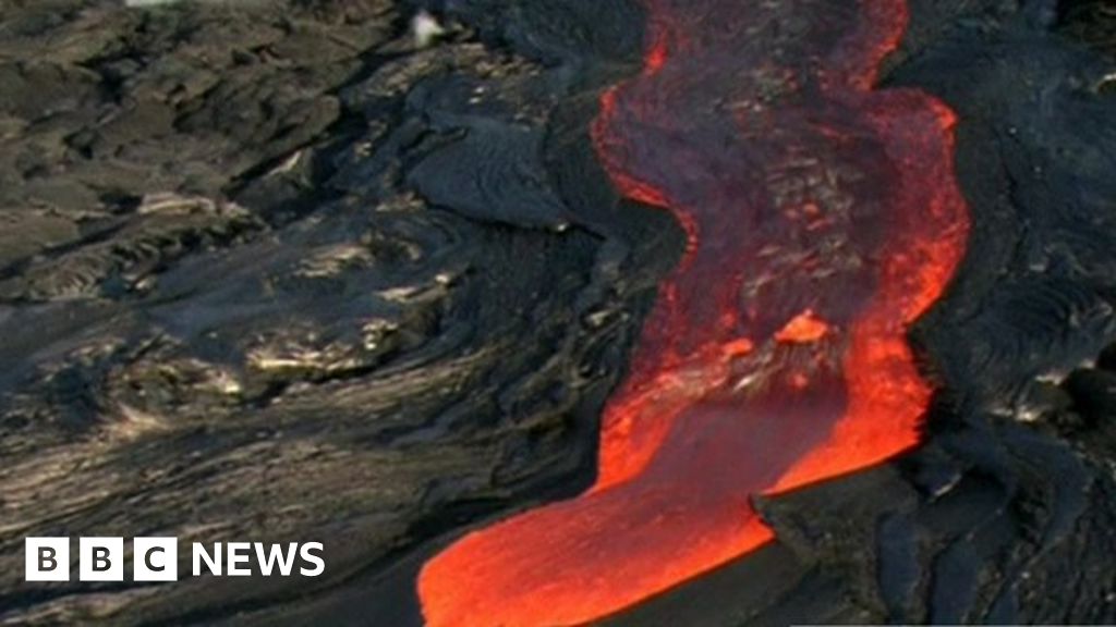 Kilauea Volcano Spews Out Molten Lava In Hawaii - BBC News