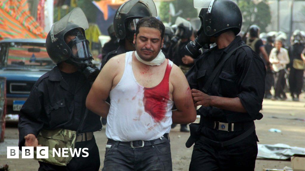 Болката от убийствата в Египет продължава 10 години