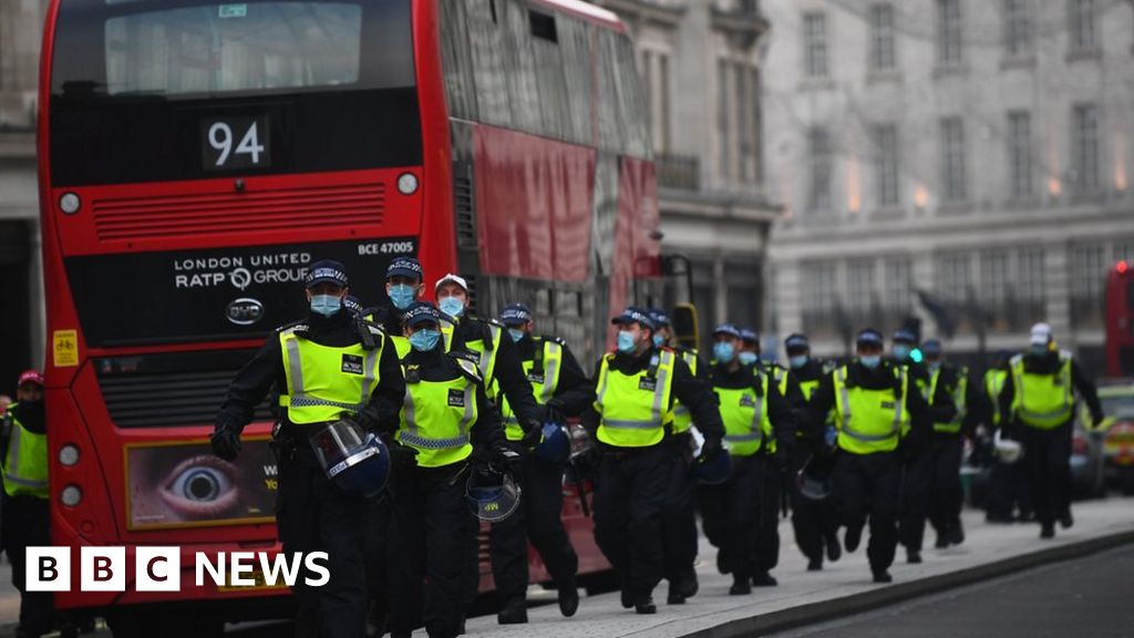 Coronavirus: Police Issue 2,000 Fines For Lockdown Breaches In England