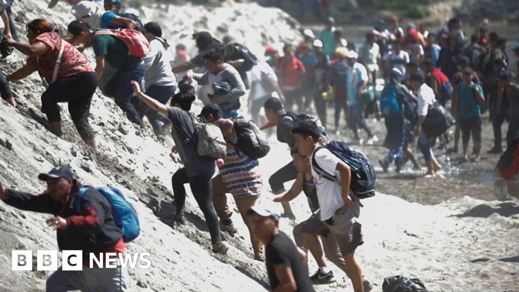 Migrants Hoping To Reach US Cross River Into Mexico - BBC News