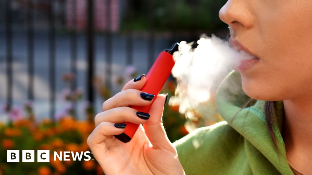 Disposable vapes: Councils call for total ban by 2024