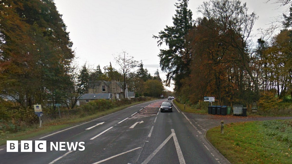 Three hurt in accident between Carlops and West Linton BBC News