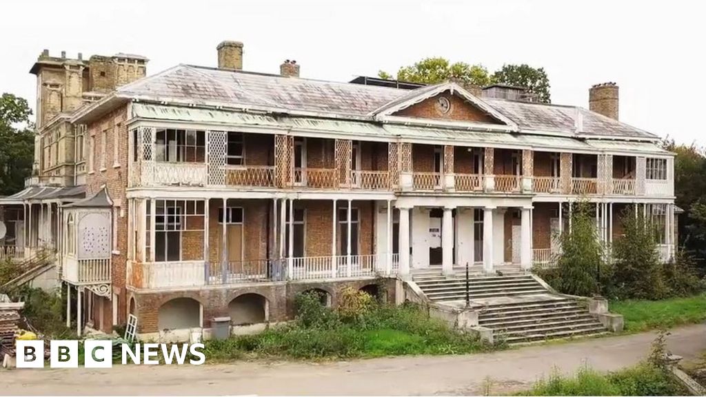 Hanworth Park House Listed building 'could fall down' without