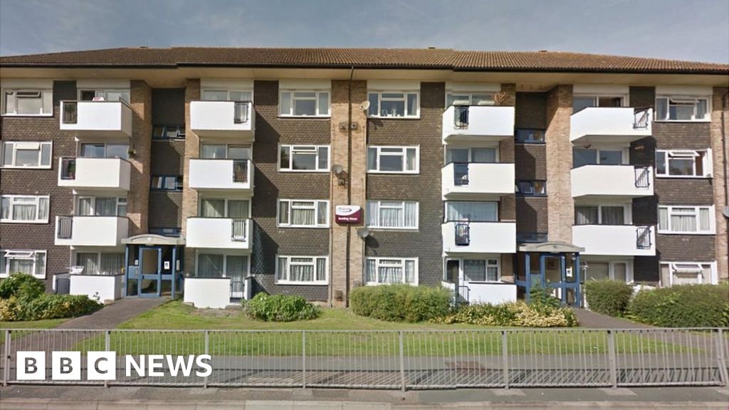 Watford flats 'arson attack' forces 20 people from homes BBC News