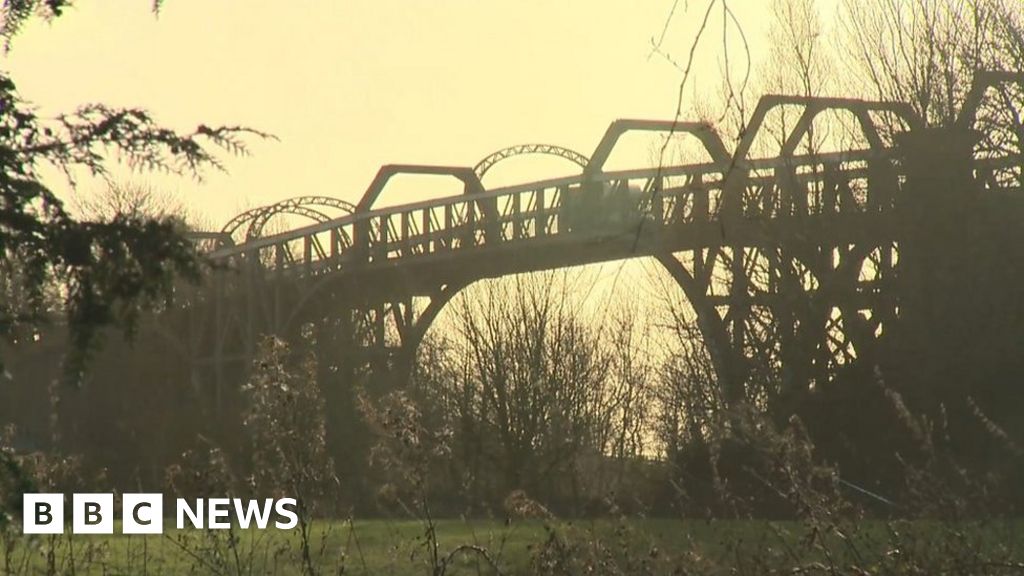 Warburton Toll Bridge Residents react to proposed price hike BBC News
