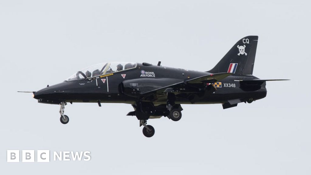 Norwich Sonic Boom 'shakes Houses' As RAF Hawk Runs Test - BBC News