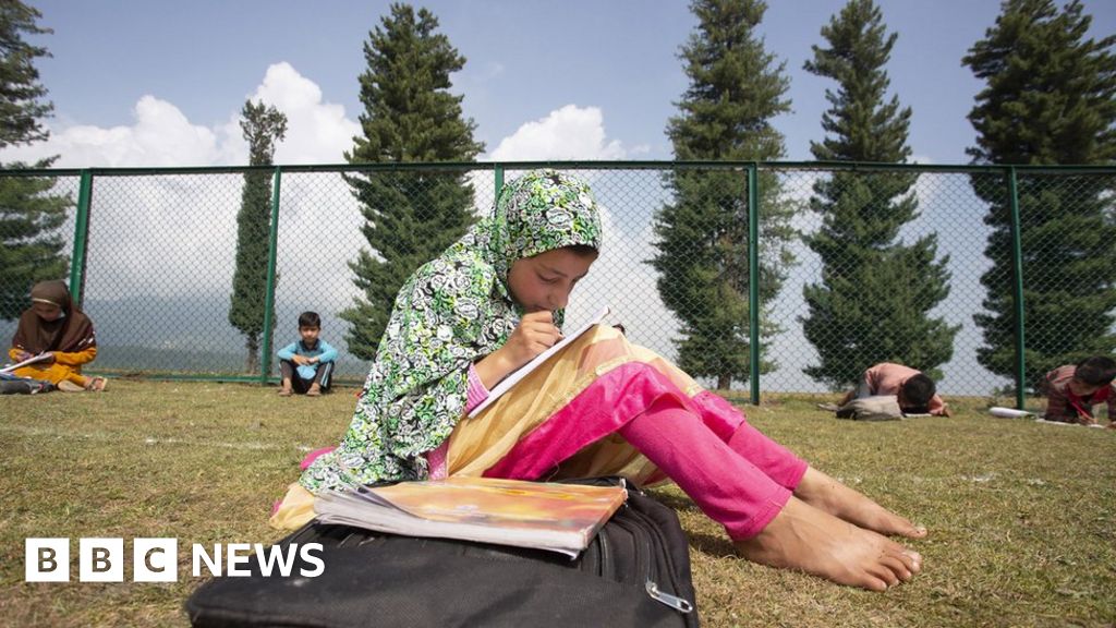 Kashmir S Open Air Classes Offer Stunning Solution To Lockdown Bbc News