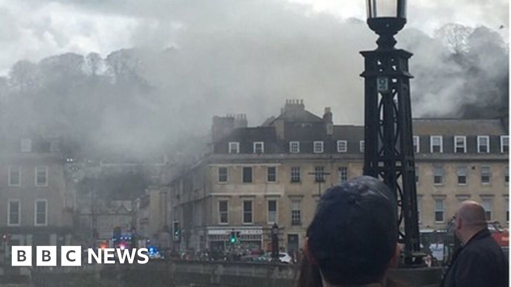 Firefighters tackle blaze in Bath city centre - BBC News