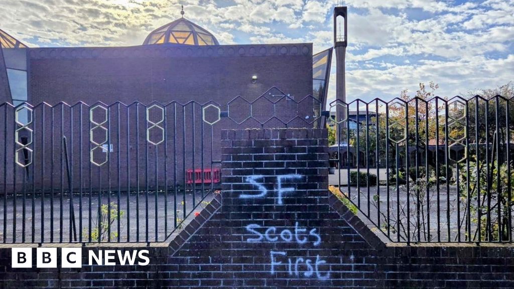 Glasgow Central Mosque Targeted with 'Scots First' Graffiti Amid Police Investigation