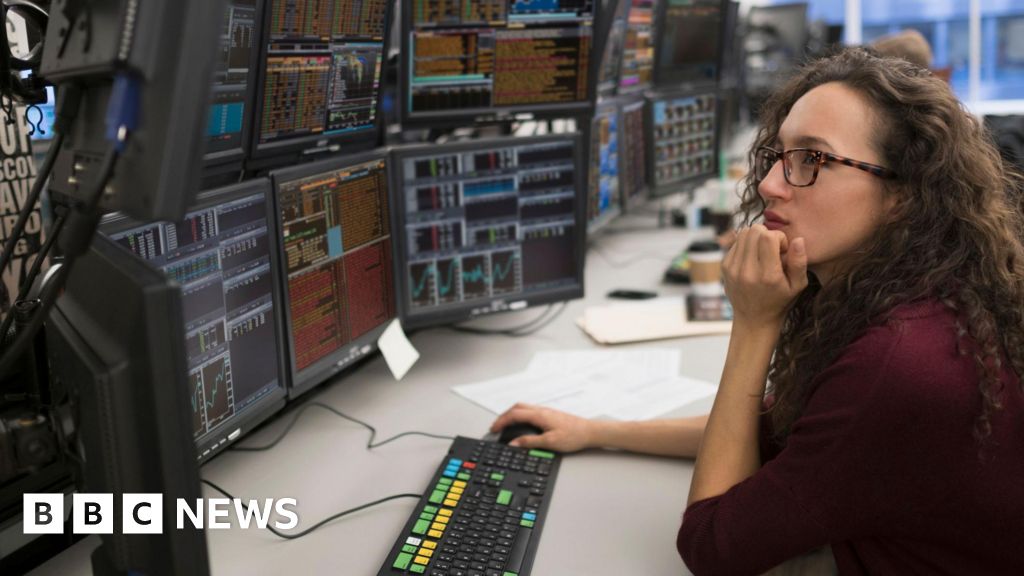 Pound falls further as borrowing costs rise again