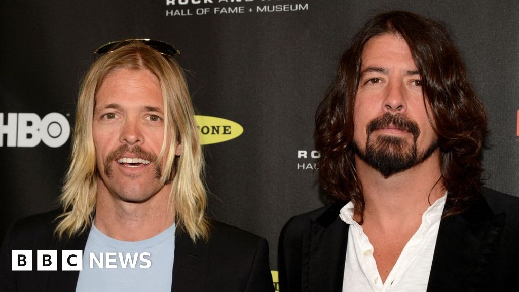 Grammys 2022: Foo Fighters Win Three Prizes In Early Ceremony - BBC News