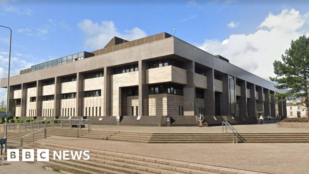 Man stabbed outside Glasgow Sheriff Court BBC News