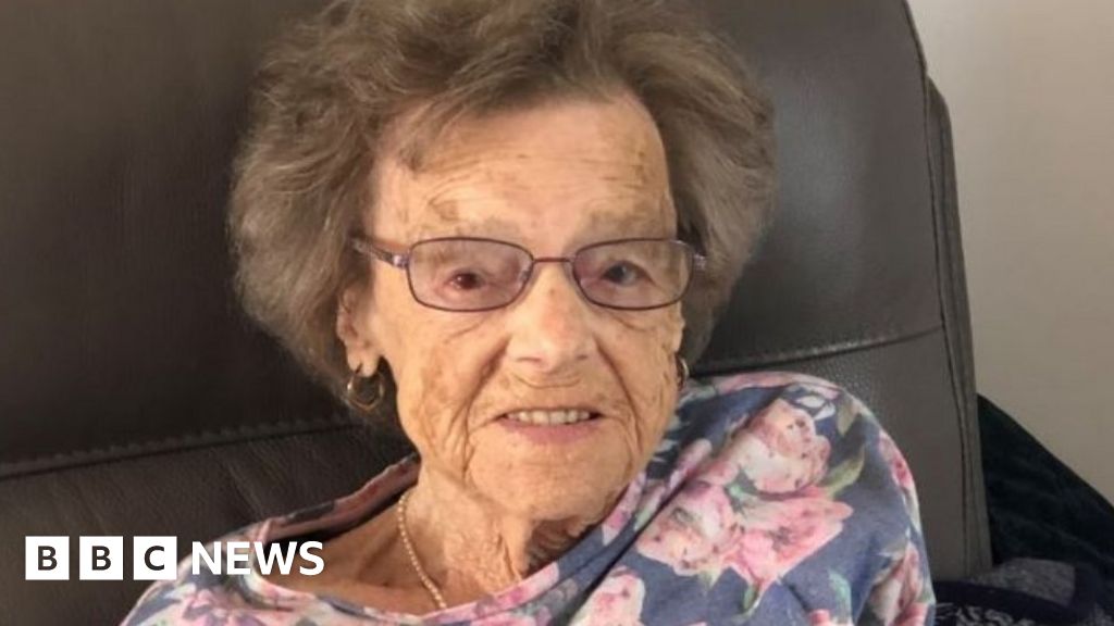 Woman 93 Dies After Burglars Raid Northampton Home 3201