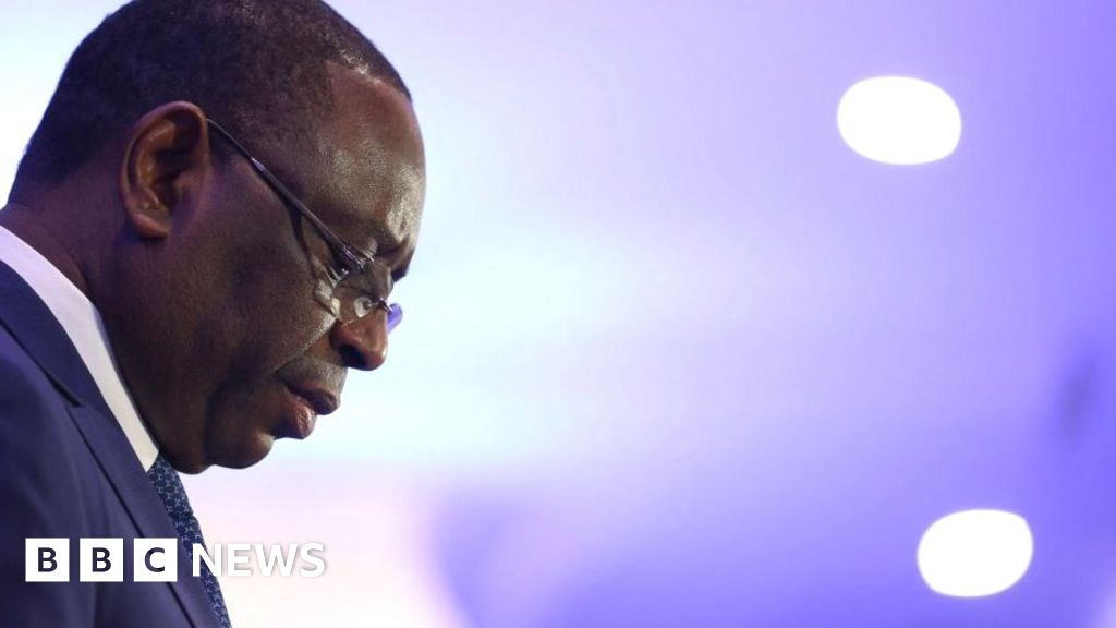 Президентът на Сенегал Маки Сал каза че ще напусне поста