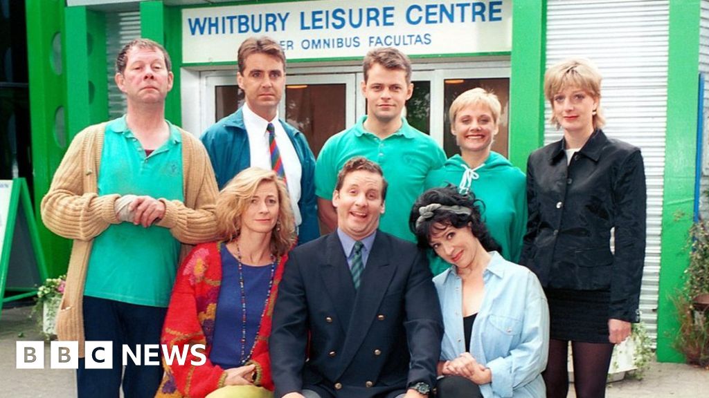 The Brittas Empire: Cast reunites at Ringwood Leisure Centre 20 years ...