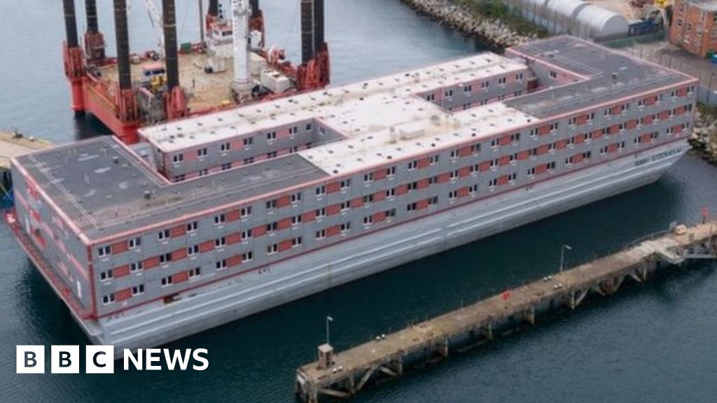 Bibby Stockholm: Outrage over claim migrants 'prefer barge to hotels'