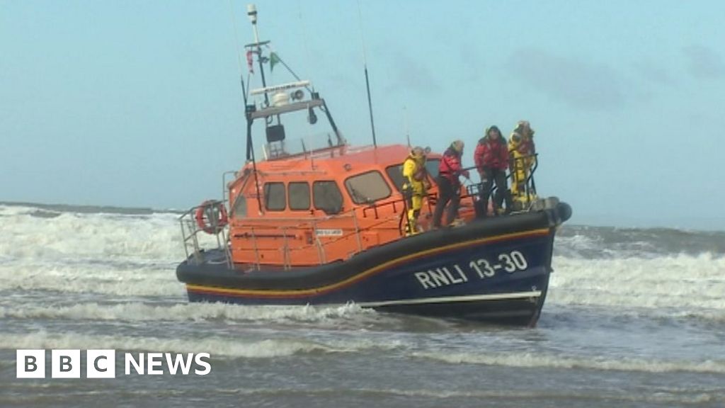 New £2.2m Lifeboat Arrives At Barmouth RNLI - BBC News