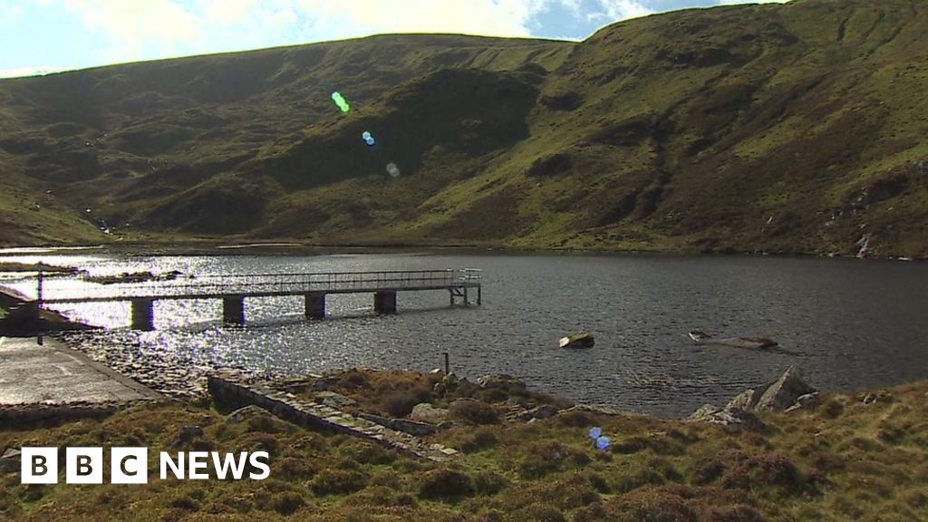 Welsh Water 'playing with nature' lowering Llyn Anafon water level - BBC News