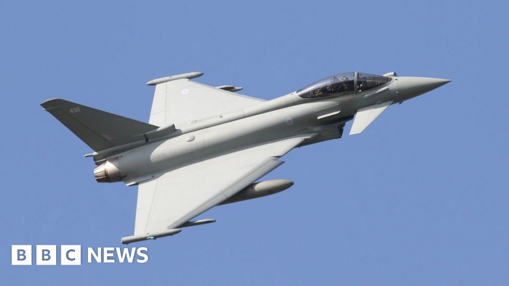 R-oil Air Force: Jet fuelled mid-air with chip fat - BBC News