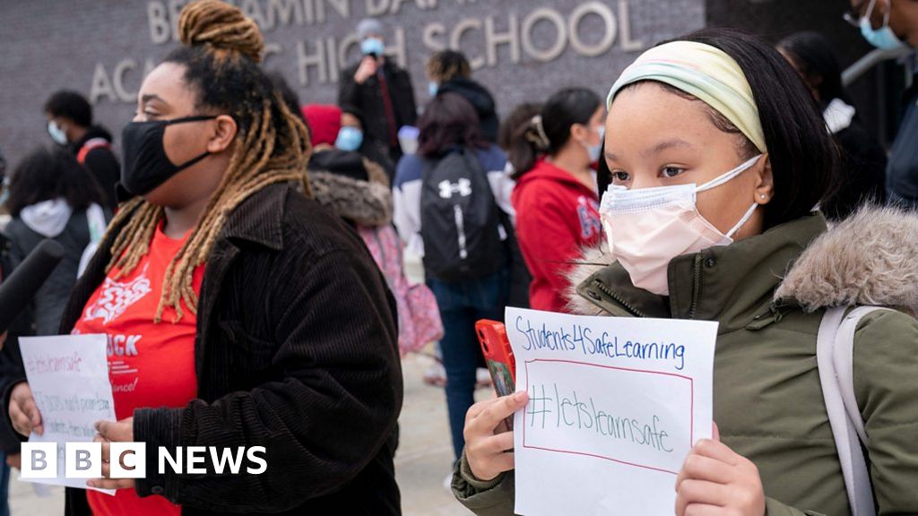 Why US students are staging walkouts over masks