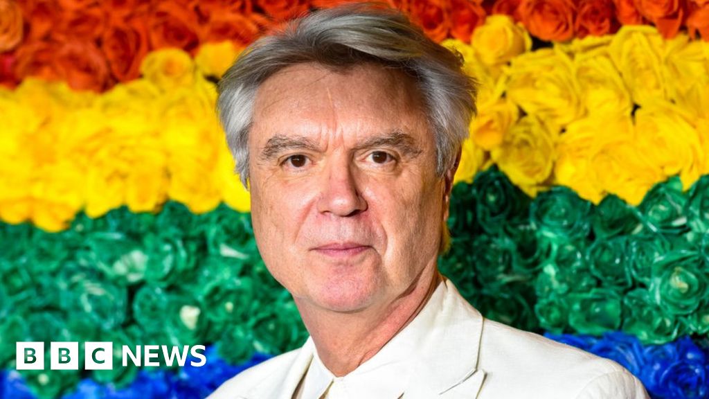 David Byrne apologises for wearing blackface in 1984