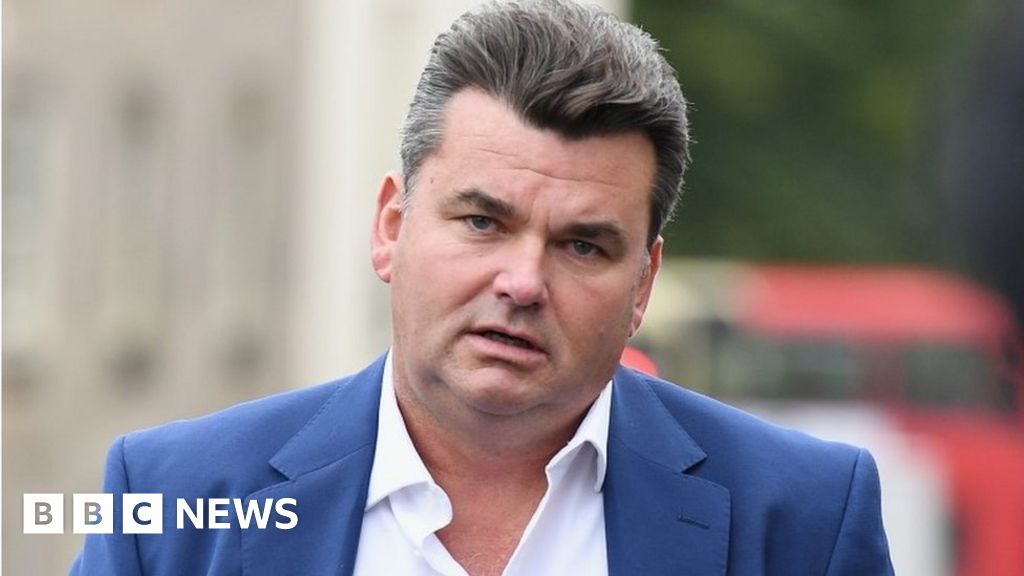 Ex-BHS owner Dominic Chappell fined £87,000 - BBC News