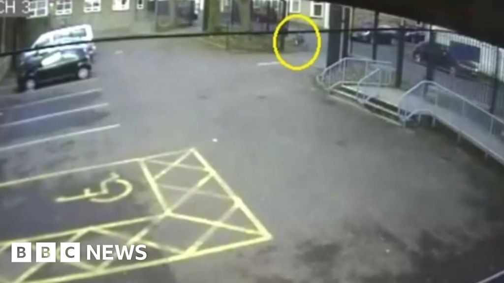 Burnley Abduction Cctv Of Sex Offender Before Six Year Old Girl Taken 