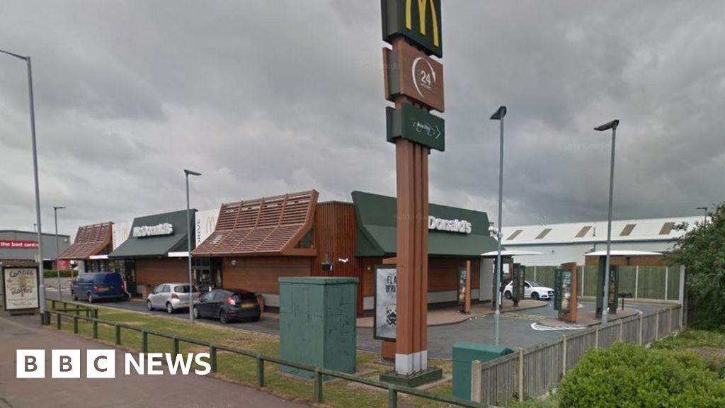 Man punched in face over Tamworth McDonalds 'queue jump' BBC News