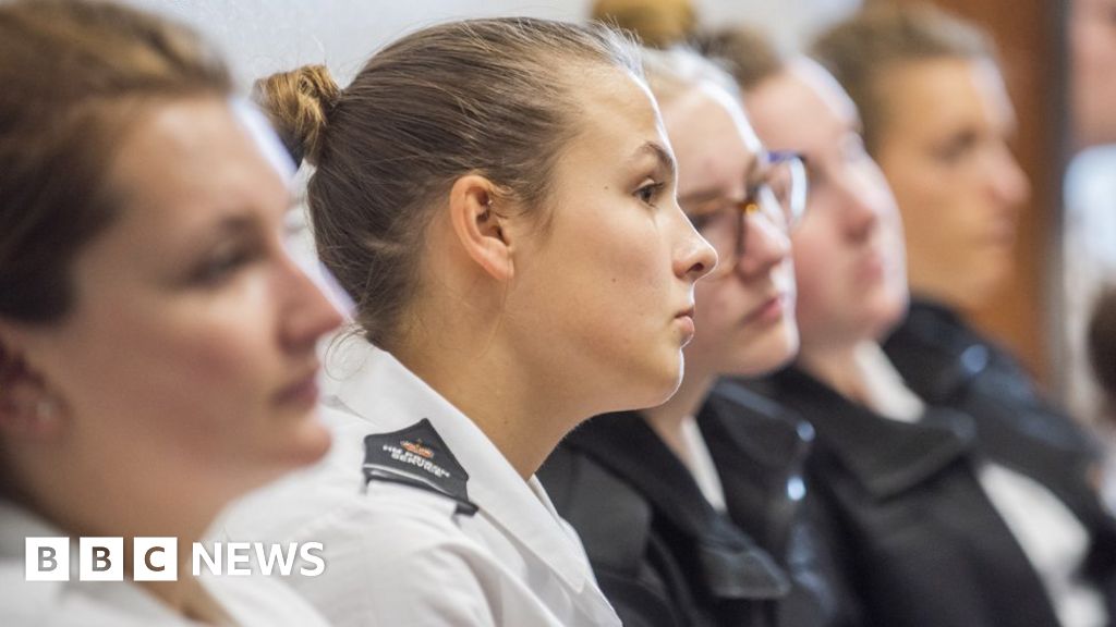 Why Are Graduates Competing To Be Prison Officers c News