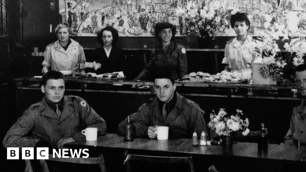 Devon history group marks visit of US troops during WW2 - BBC News