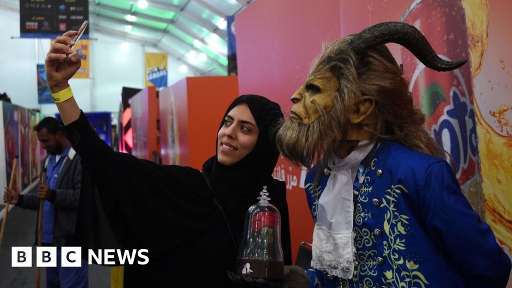 Saudi Arabia to allow cinemas from 2018