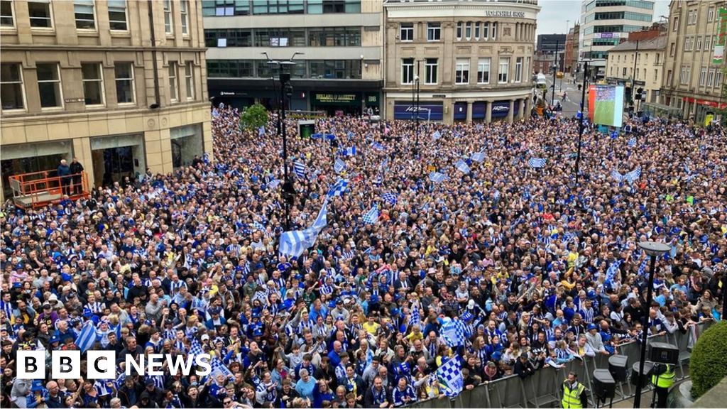 Sheffield Wednesday: Thousands Applaud Play-off Winners