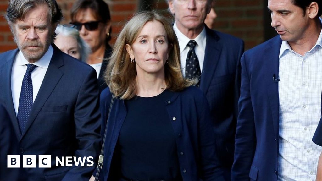 Felicity Huffman leaves court with 14day prison sentence