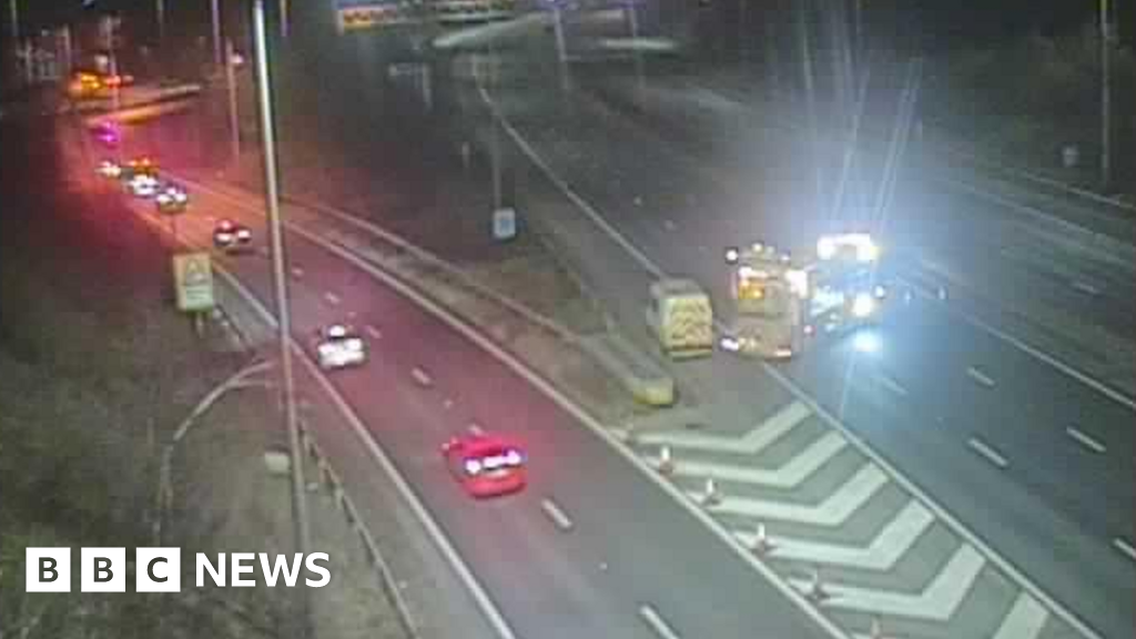 M25 crash Woman dies as four vehicles collide after police