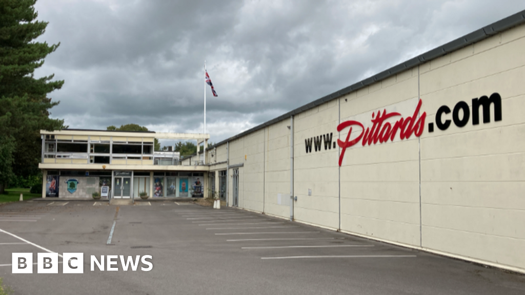 World famous Yeovil glove maker Pittards appoints administrators