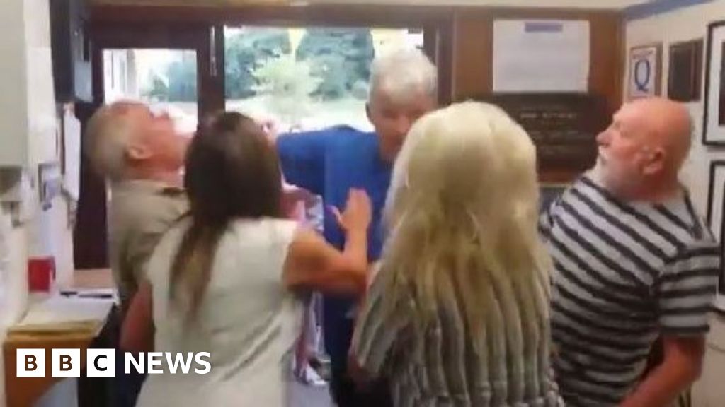 Violent outbursts at Doncaster HS2 meeting - BBC News