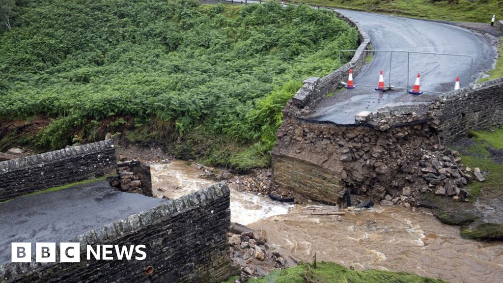 'Intense downpours' lead to flash flooding in Yorkshire Dales