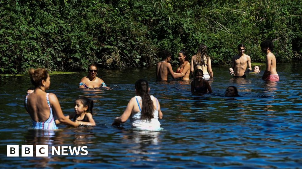 UK weather: Hottest August day for 17 years as temperatures top 36C