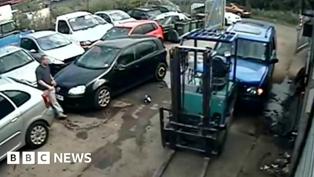 Crash for cash Five more guilty over insurance scam BBC News